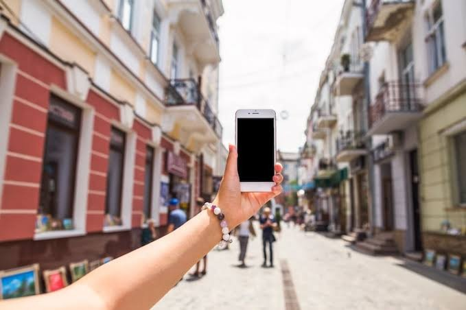 El peligro invisible en tu bolsillo: Por qué deberías apagar la conectividad de tu teléfono hoy mismo